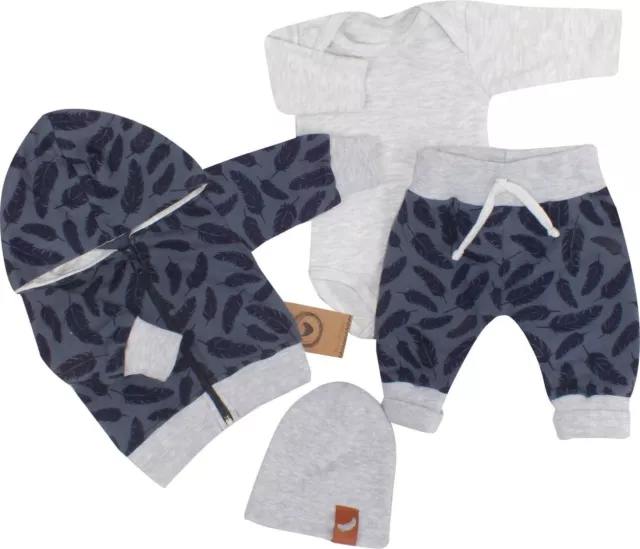 NEU Baby Jungen Mädchen Set 4-teilig Jäckchen Hose Body + Mütze Gr. 56 62 68 74