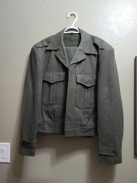 Vintage 1940'S US Army M-1943 Stars and Stripes Military Field Jacket with Badge, Made in USA, Size 34R, Men's Medium unclear Khaki type Vintage Second Hand