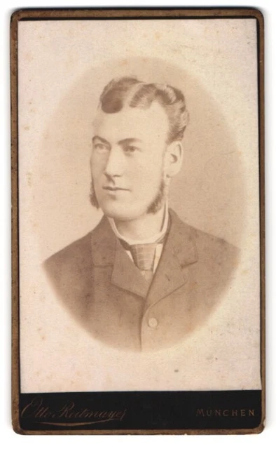 Fotografie Otto Reitmayer, München, Briennerstr. 4, Junger Mann im Anzug mit Mi