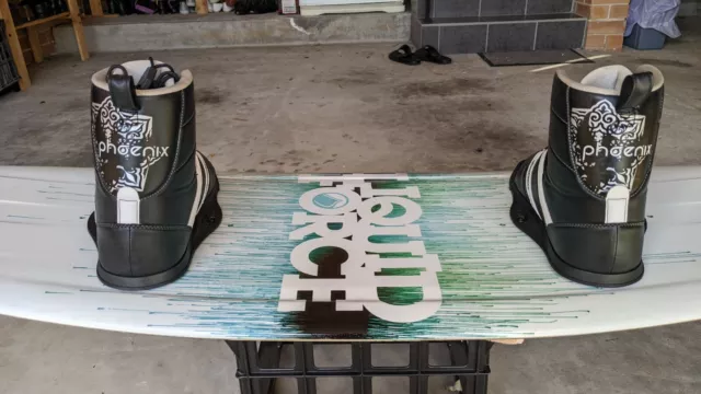 Liquid Force Wakeboard with Phoenix Boots near new condition 2