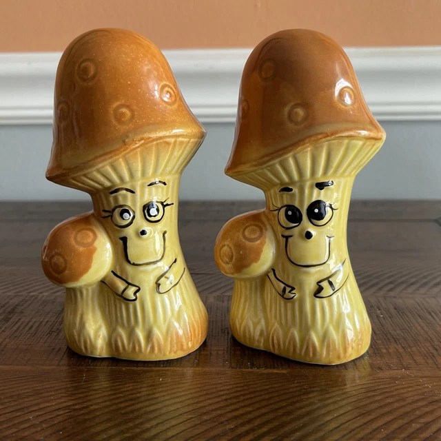 VINTAGE MUSHROOM ANTHROPOMORPHIC Salt & Pepper Shakers Made In Japan W
