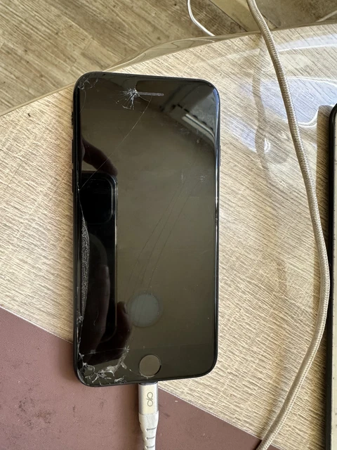 Cromax E455 – Smartphone Android Débloqué (Noir, 16 Go, Écran 5,5 Pouces) – Pour Pièces Détachées