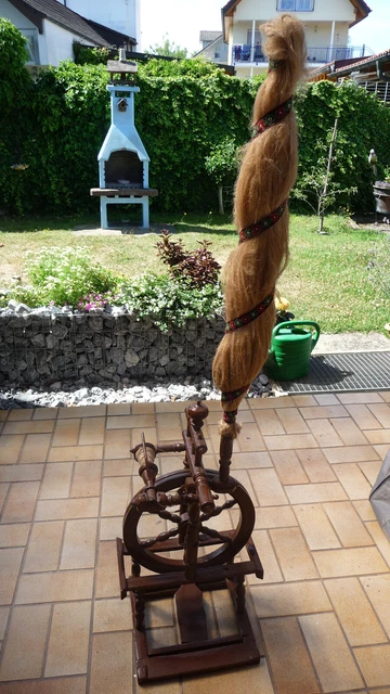 Sehr schönes und sehr altes Spinnrad - Guter Zustand