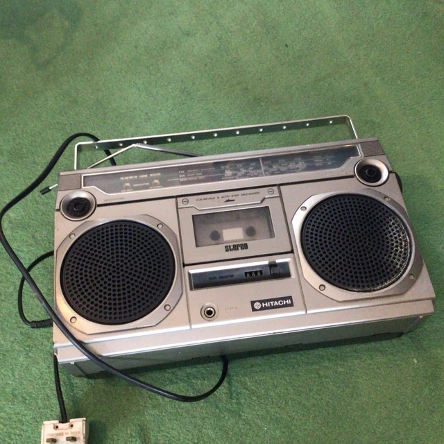HITACHI TRK8000E STEREO Portable RADIO CASSETTE Recorder BOOMBOX