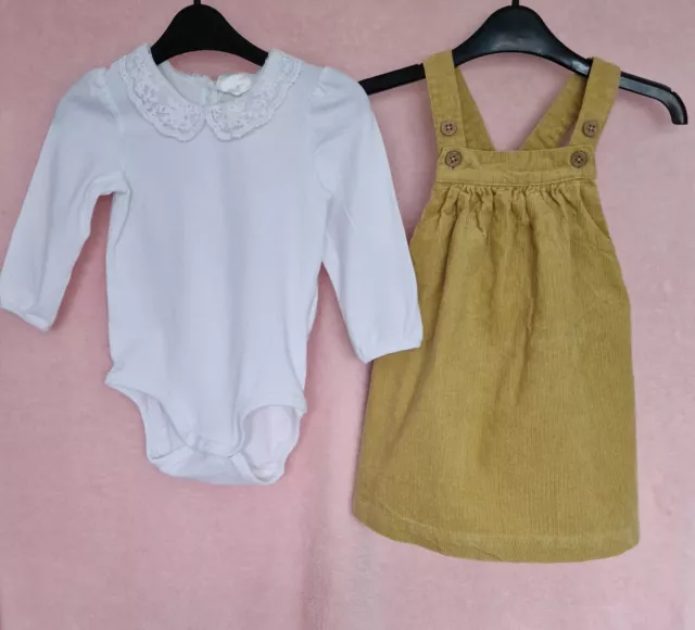Pacchetto vestiti per bambine età 6-9 m. Usato. Condizioni perfette. M&S 🙂 2