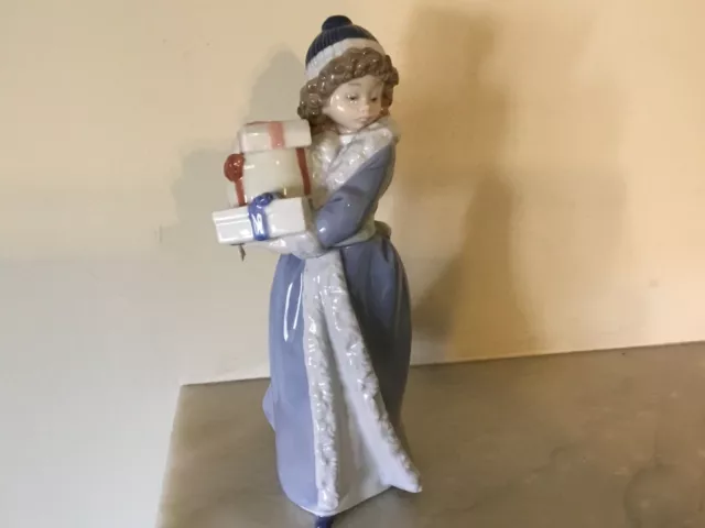 Lladro Nao Figurine