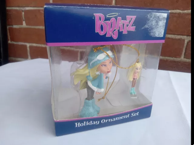 2005 BRATZ Hip Cloe  Holiday Christmas Tree Holiday Ornament Set Blond Hair