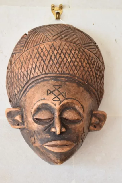 alte afrikanische Maske aus hellem HolzYoruba Nigeria