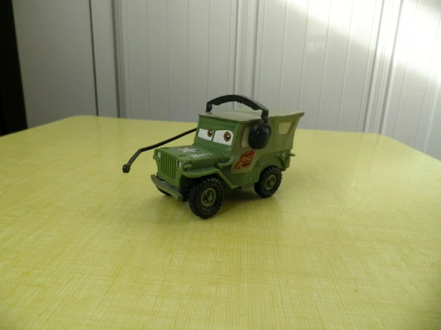 DISNEY PIXAR-CARS VOITURE SARGENT avec CASQUE FLASH McQueen PLASTIQUE BON ETAT !