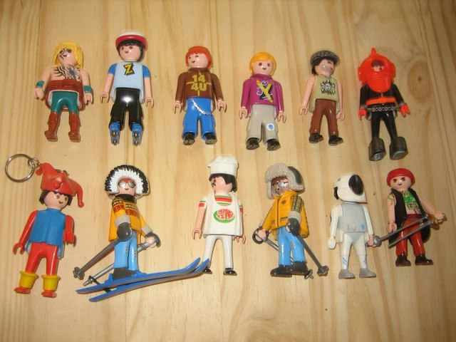 PLAYMOBIL. 32 PERSONNAGES FIGURINES LOT (F