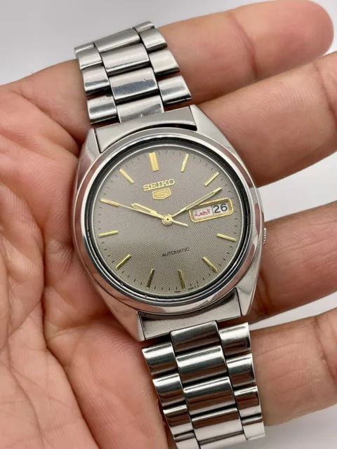 SEIKO 5, AUTOMATIC Watch, Vintage, Men, Seiko5 7S26A,Day Date, Clean dial 1980's
