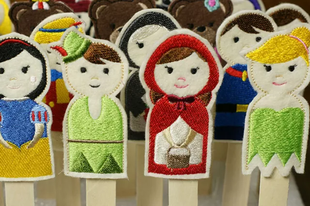 Paquete de 32 marionetas de dedos de fantasía y cuento de hadas para máquina de bordar ITH en el aro