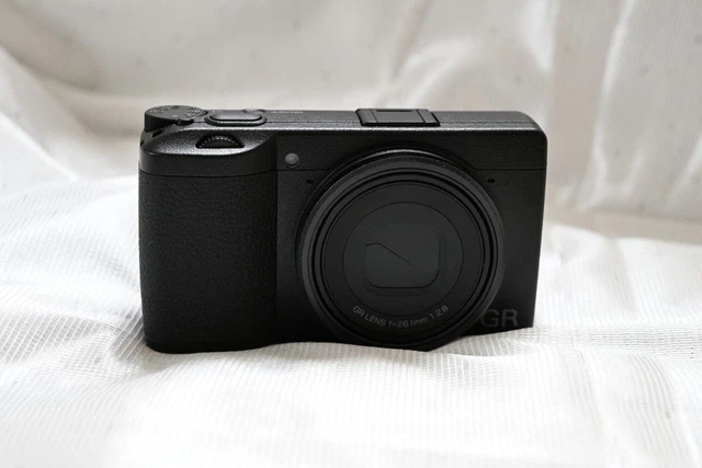 RICOH GR IIIx III X 24.2 MP F2.8 Compact Digital camera used From JAPAN 2