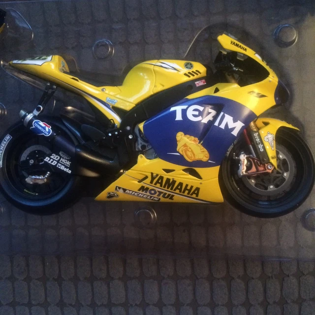 MINICHAMPS VALENTINO ROSSI Yamaha YZR-M1 MotoGP 2008 122 083046 1:12