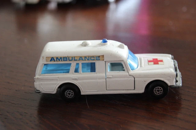 Matchbox mercedes ambulance sales