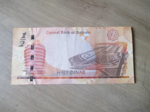 Bahrain bank note circulated Half Dinar