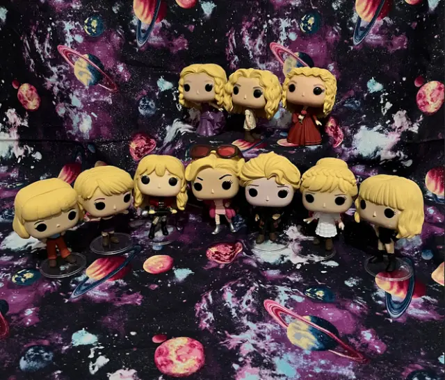Taylor Swift (Red) (1 PCS LE) Funky Bop X Funko Horde Exclusive