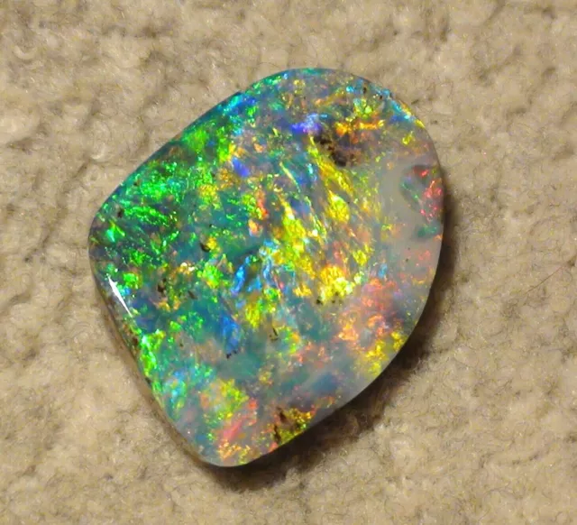 Classe de Gem Opale Boulder Multicolore Couleur Top -11, 0ct. Haut Brillant