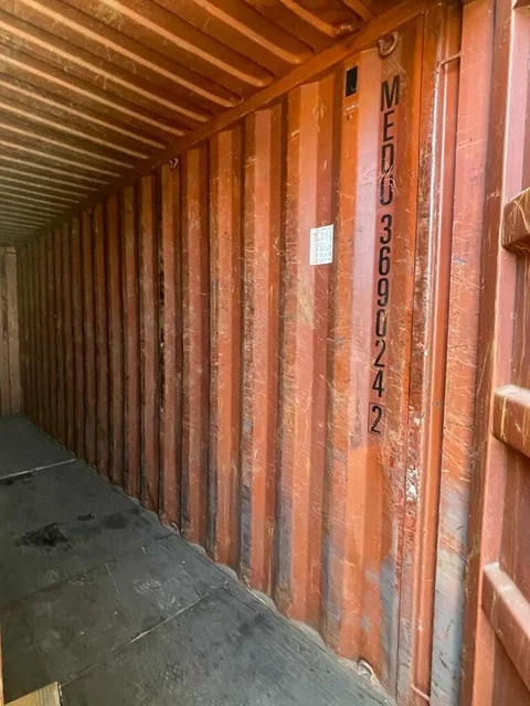 Are you in need of a reliable and spacious storage solution? Look no further! :)