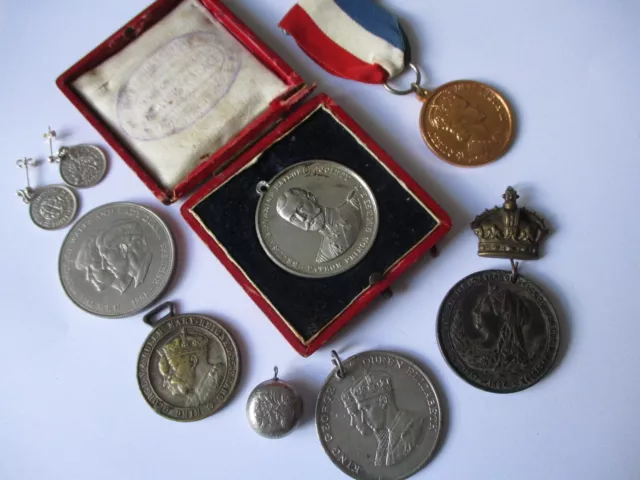 Royal Family commemorative medallions coins George V & Vi and QE2