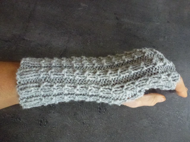 Armstulpen selbstgestrickt * Pulswärmer * Handwärmer * Stulpen * grau *  NEU