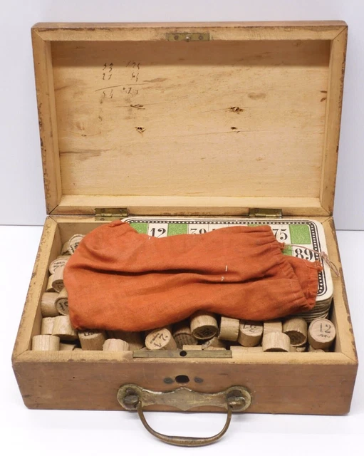 Coffret de broderie Frida Kahlo | Jeux & peluches | Le Dindon Coffret de broderie Frida Kahlo | Jeux & peluches | Le Dindon
