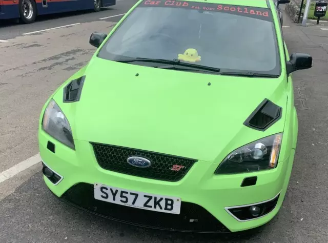 WRC style bonnet vents, with mesh Ford Focus mk2 PFL inc ST pre facelift