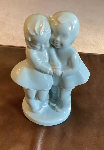 Shawnee Pottery Vintage blue boy/girl hug ceramic vase / planter kitsch nursery 