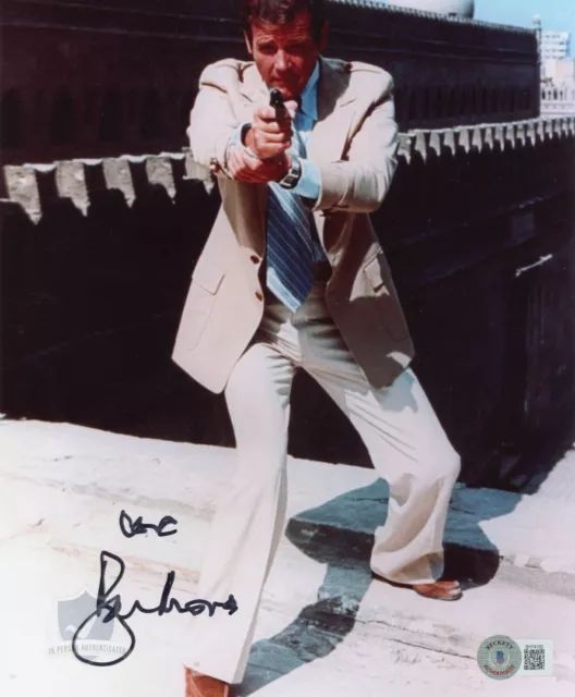 Roger Moore JAMES BOND Signed 10x8 Photo Beckett Certified BH74102