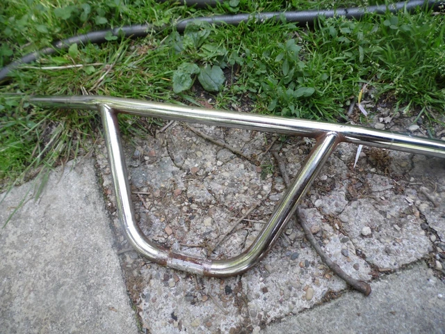 vintage bicycle handle bars schwinn bmx preditor 1985 rusty but good vintage bicycle handle bars schwinn bmx preditor 1985 rusty but good