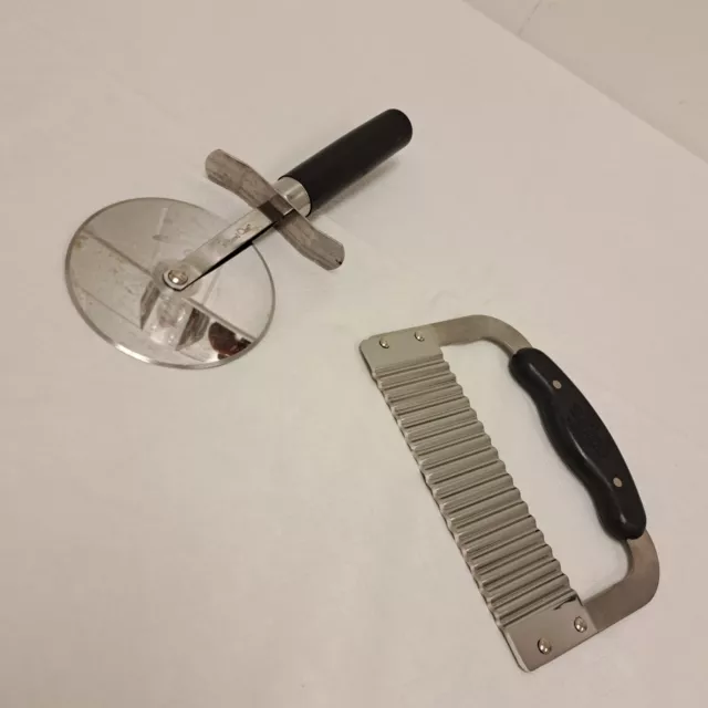 https://www.picclickimg.com/iXMAAOSwjtxkC7b9/Pampered-Chef-Crinkle-Cutter-French-Fry-Slicer.webp