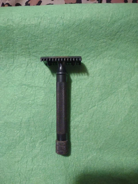 Vintage Gillette Big Fellow Safety Razor old type open comb 💯+ years old