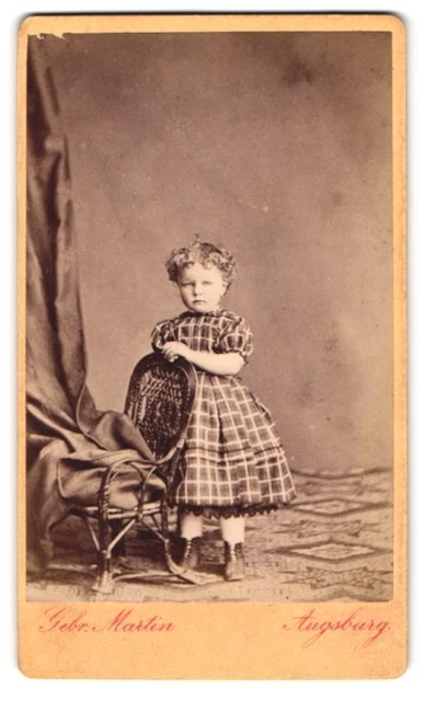 Fotografie Gebr. Martin, Augsburg, Bahnhofstr. 22, Portrait niedliches kleines