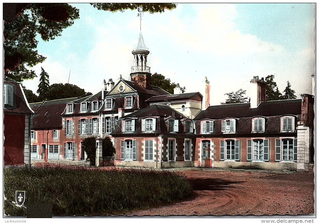 58 GUERIGNY - cour du chateau ---