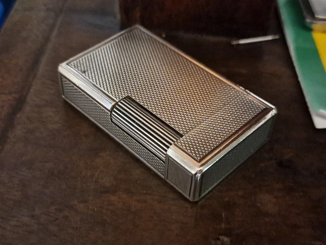 Accendino S.T. Dupont, lighter, briquet, feuerzeug