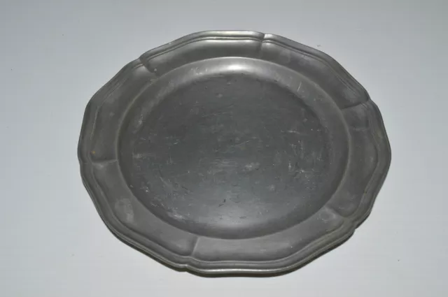 -1 ASSIETTE ETAIN HAUTE EPOQUE XVIIIe XIXe  LOUIS XV OBJET de COLLECTION vitrine