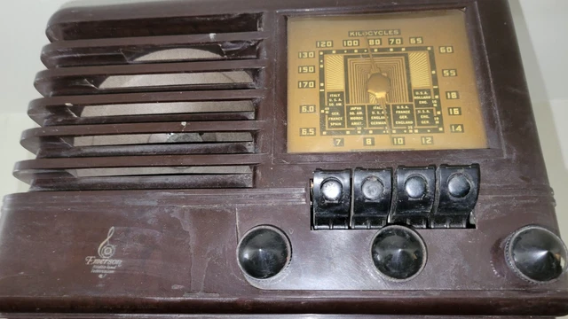 1930s To 1940s Emerson Bakelite Vintage Radio