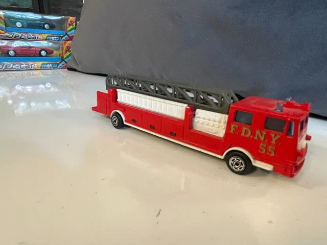 Camion De Pompiers Majorette 1/64, Modèle Grande échelle #319 - Made In France, Occasion