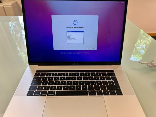 Apple MacBook Pro, 15" con Touchbar, Intel Quad-Core i7 2,8 GHz, 256 GB SSD, 16