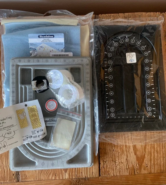 Kit de cuentas: 2 tablas, alambre de metal, agujas de cuentas, tapetes de cuentas (nuevos y usados)