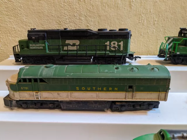 Lot of 5 Diesel Locomotives for Parts / Repair - HO Scale 3