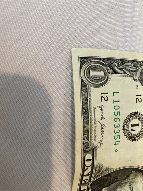 One Dollar star note. Collectible *** 6
