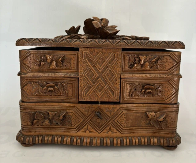 Boîte à Bijoux Ancienne En Bois Sculpté à La Main - Occasion Authentique Et Décorative