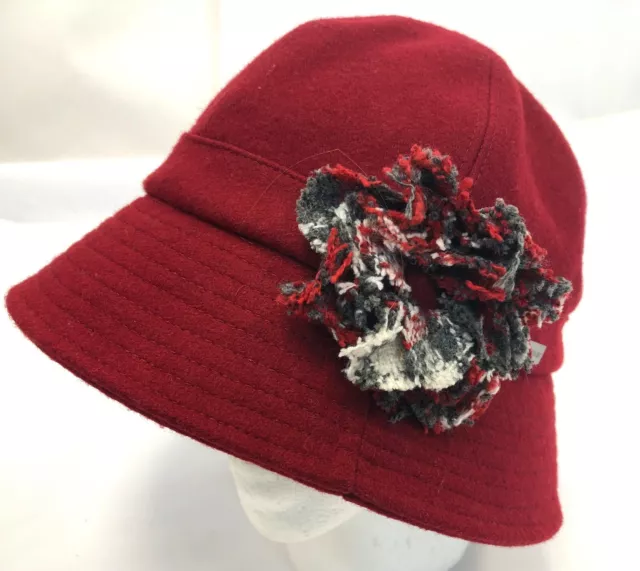 Betmar New York NYC Womens Red Wool Blend Knit Flower Cloche Mod Gogo Hat Cap