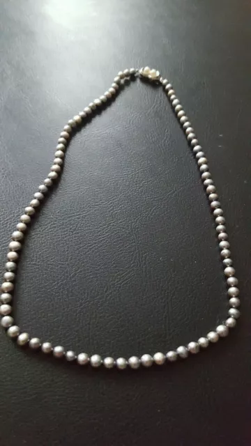 Perlenkette grau mit Silberschliesse