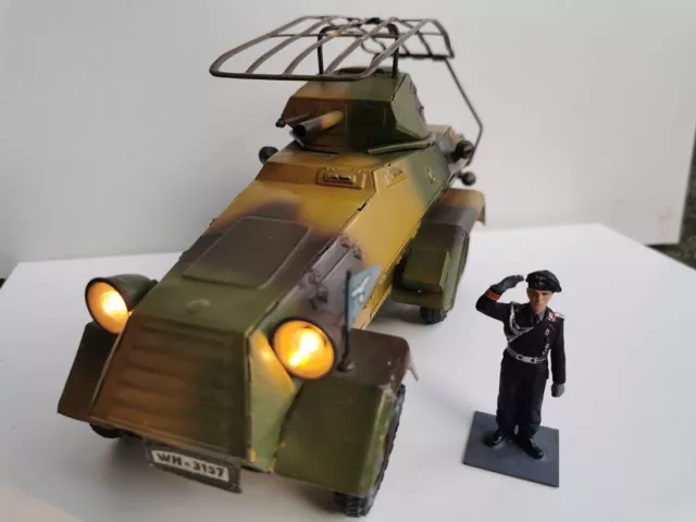 Lineol Panzerspähwagen 1211 mit Uhrwerk, Uhrwerkschlüssel, Licht und 1 Figur