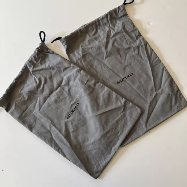 Dos bolsas de polvo Balenciaga 15 por 10 pulgadas