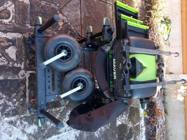 MAVER SIGNATURE SEAT box with wheel kit good used condition,cover