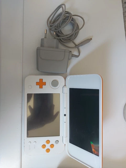 New Nintendo 2DS XL Console de Jeu Portable - Blanche/Orange
