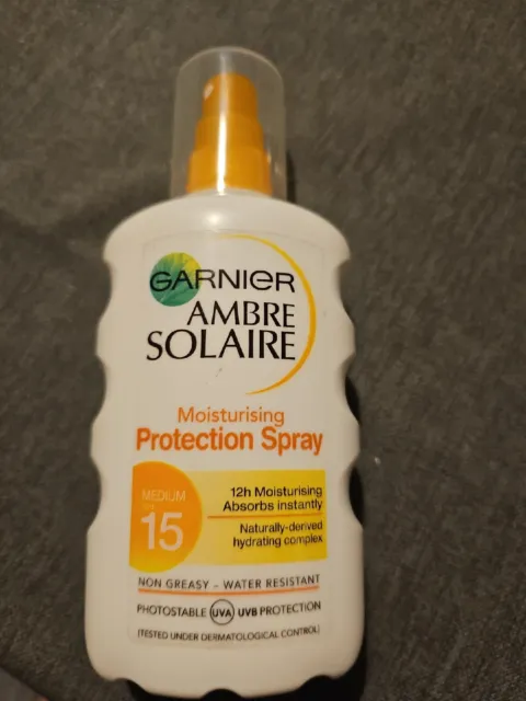 Spray protector solar hidratante Garnier ámbar solar 12 horas medio FPS15, 200 ml